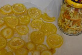 Xylitol (Xucker, Birkenzucker) candied lemon slices and orange sticks (Arancini)/Recipe: melt the xylitol (~ 95 o C), throw in your candidates and keep heated until all or most of the water is evaporated, then set on baking sheet to cool (and possibly dry)./For the lemons I used a bit of carbonate of calcium (chalk) to make them less acidic. Xylitol (Xucker, Birkenzucker) candied lemon slices and orange sticks (Arancini)/Recipe: melt the xylitol (~ 95 o C), throw in your candidates and keep heated until all or most of the water is evaporated, then set on baking sheet to cool (and possibly dry)./For the lemons I used a bit of carbonate of calcium (chalk) to make them less acidic.